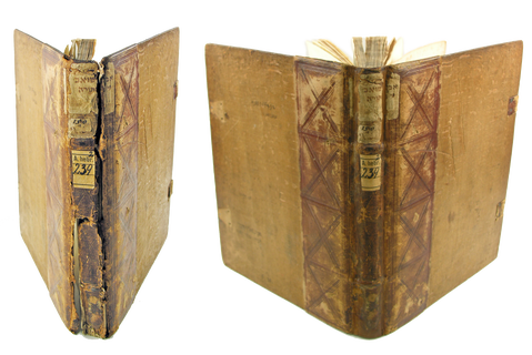 Links: Halbleder-Holzdeckelband mit gerissenen Gelenken, rechts das selbe Buch restauriert.